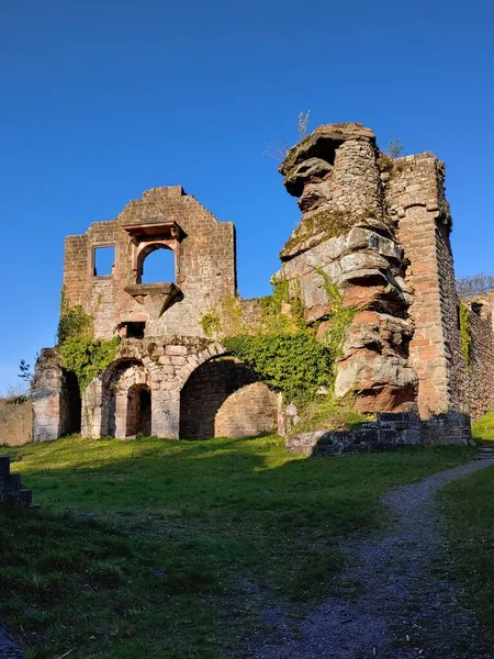 Ruiny Zabytkowego Zamku Neuscharfeneck Przeciwko Błękitnemu Niebu Flemlingen Niemcy — Zdjęcie stockowe