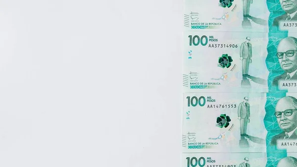 Ein Kolumbianisches Geld Hunderttausend Pesos Auf Weißem Hintergrund Mit Kopierraum — Stockfoto