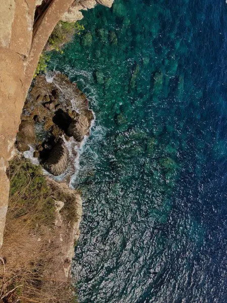 Una Vista Aérea Rocas Agua Azul Orilla —  Fotos de Stock