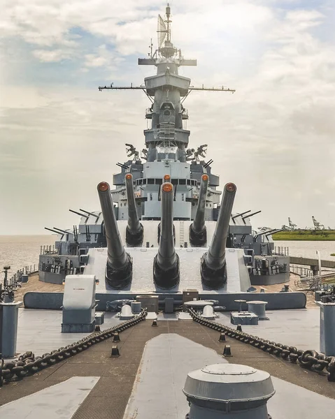 Eine Vertikale Aufnahme Des Schlachtschiffs Uss Alabama Memorial Park Den — Stockfoto