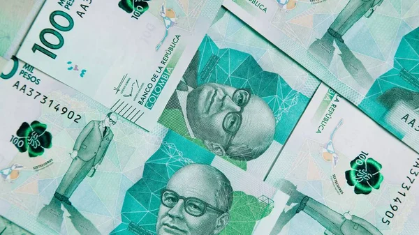 Kolumbijské Peníze Sto Tisíc Pesos Bílém Pozadí Obchodní Koncept — Stock fotografie