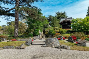 Chokushi manzarası - Mon ve Japon manzarası Kraliyet Botanik Bahçeleri, güneşli bir günde Kew