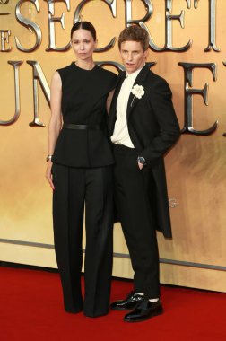 Eddie Redmayne ve Katherine Waterston, 