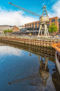 Norveç 'in Trondheim kentindeki eski tersanenin binalarından oluşan modern bir alışveriş merkezi.