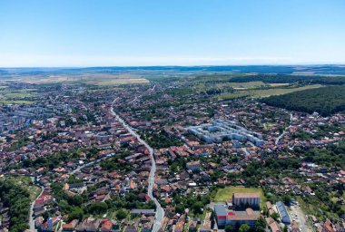 Reghin şehrinin manzarası - Romaniaseen yukarıdan