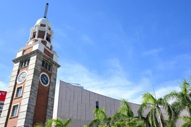 Hong Kong 'daki saat kulesinin güzel bir manzarası.