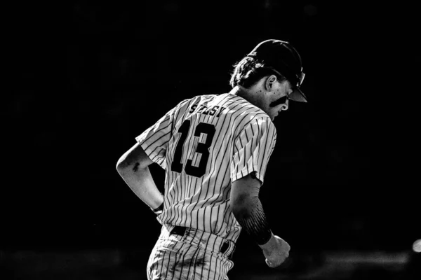 Egy Férfi Atléta Futott Terepen Nyári Liga Baseball Massachusetts Usa — Stock Fotó