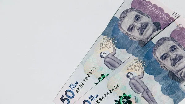 Kolombiya Parası Bin Peso Beyaz Arka Planda Kopyalama Alanı Var — Stok fotoğraf