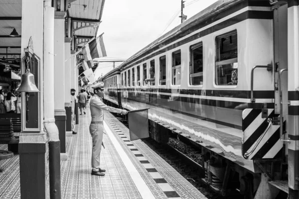 Conductores Trenes Personas Plataforma Estación Tren Ayutthaya Tailandia Sudeste Asiático —  Fotos de Stock