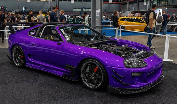 Une Toyota Supra Mk4 Pourpre Modèle Moderne Cicatrice Sportive Salon — Photo