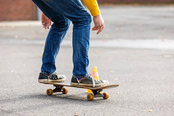 Uma Pessoa Montando Skate — Fotografia de Stock
