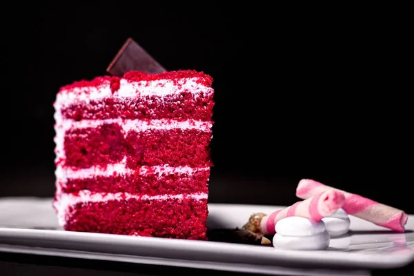 Крупним Планом Шматок Червоного Оксамитового Торта — стокове фото