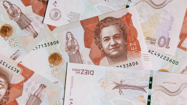 Ein Kolumbianisches Geld Zehntausend Pesos Auf Weißem Hintergrund Geschäftskonzept — Stockfoto