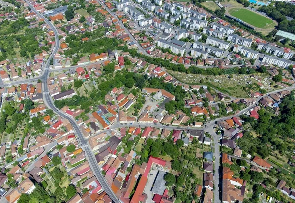 レーギン市の空中風景 ルーマニア上記から見られる ドローン — ストック写真
