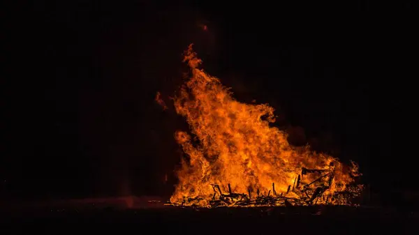 Festival Africain Brûlant Avec Des Flammes Dans Obscurité — Photo