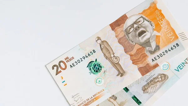 Dinheiro Colombiano Vinte Mil Pesos Sobre Fundo Branco Com Espaço — Fotografia de Stock
