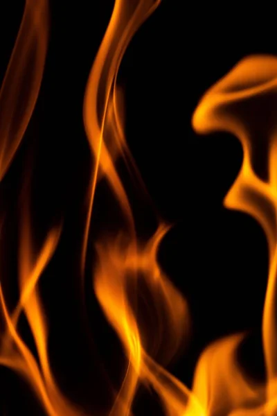 Een Verticaal Close Shot Van Brandende Oranje Vlammen Van Een — Stockfoto