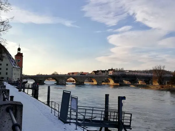 布拉格Vltava河上查尔斯桥的美景 — 图库照片
