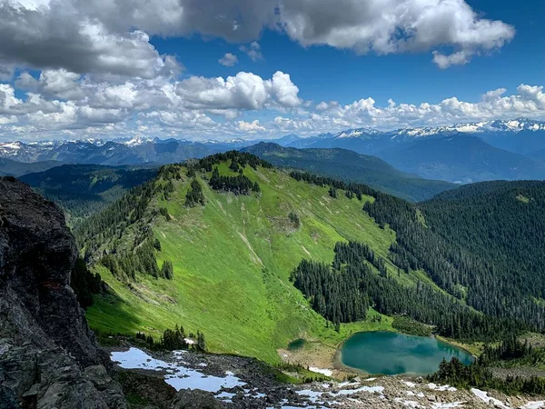 Lago Cênico Nas Montanhas — Fotografia de Stock