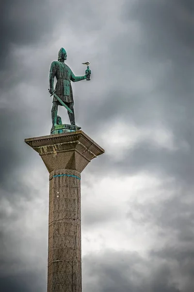 Die Meter Hohe Statue Von Olav Tryggvason Auf Einem Obelisken — Stockfoto