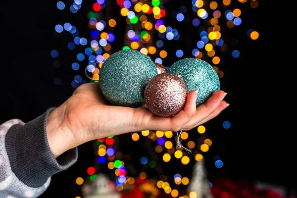 Human Hand Holding Christmas Balls Bokeh Lights Background — Stock Photo, Image