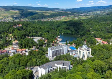 Çeşitli balneoklimateryal tedavileriyle ünlüdür.