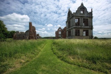 Moreton Corbet Şatosu, Shropshire, İngiltere Bulutlu bir günde