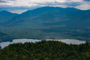 A beautiful landscape of green mountains on a cloudy day