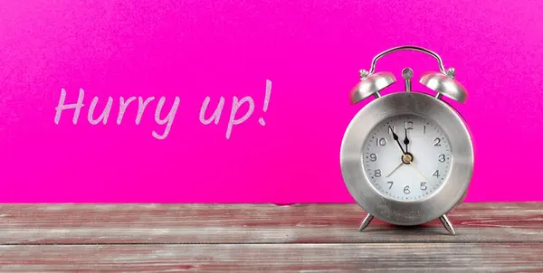 Alarm Clock Text Hurry Pink Background — Stock Photo, Image