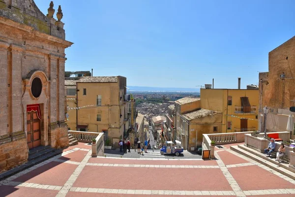 Pequena Praça Frente Catedral Caltagirone Sicília Itália — Fotografia de Stock