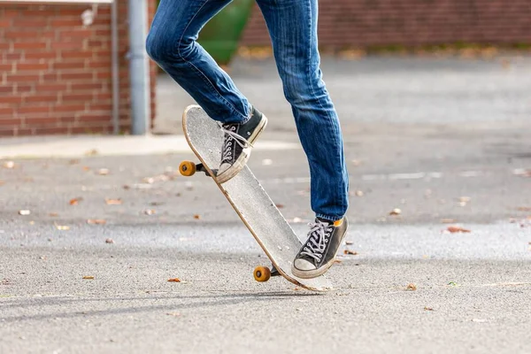 Uma Pessoa Montando Skate — Fotografia de Stock