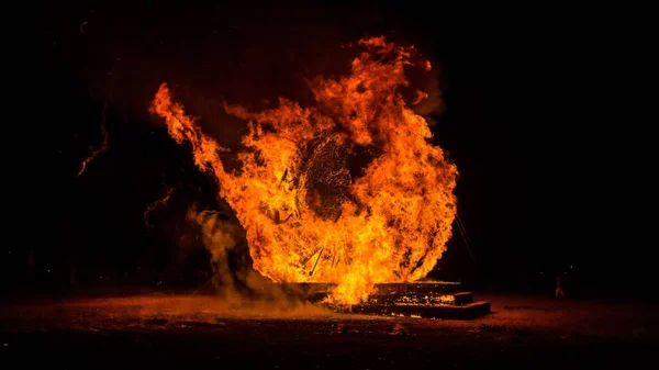 Африканский Фестиваль Огня Пламенем Темноте — стоковое фото