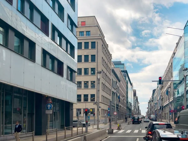 Pocos Coches Detuvieron Semáforo Rojo Bruselas — Foto de Stock