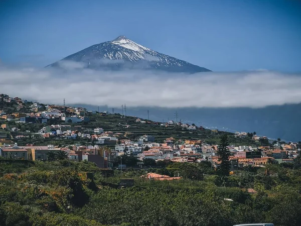 Aerial View Small Town Embedded Mountains — Stock Photo, Image