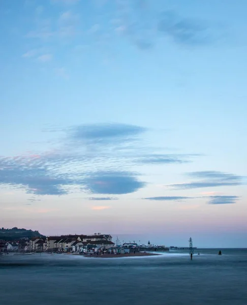 从Shaldon到Teignmouth海滩的一个垂直的长曝光镜头 — 图库照片