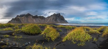 İzlanda 'daki Stokksness Burnu' ndan Vestrahorn Dağı manzarası