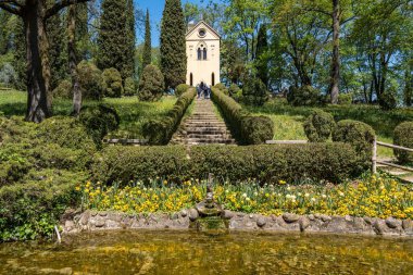 Sigurta Parkı 'na çıkan merdivenler Valleggio sul Mincio, Veneto, İtalya