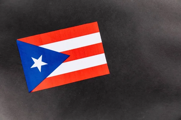 Primer Plano Bandera Cuba Sobre Fondo Oscuro Con Espacio Para — Foto de Stock