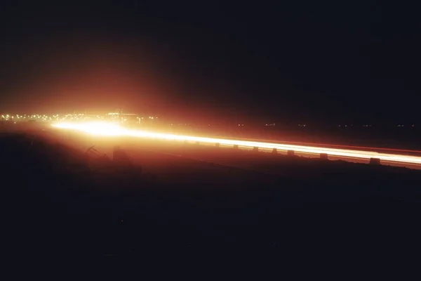 Höghastighetsbild Bilar Väg Solnedgången Med Lång Exponering — Stockfoto