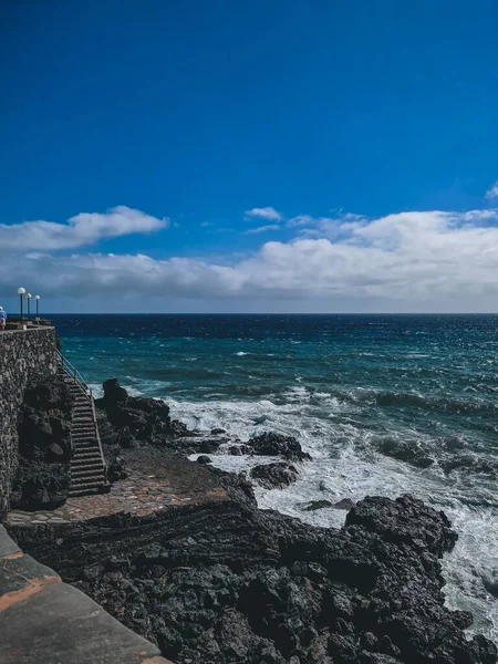 Beautiful Scene Stairs Leading Coast Waves Touching Rock Stones Vertical — Stock Photo, Image