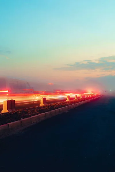 Een High Speed Shot Van Auto Een Weg Tijdens Zonsondergang — Stockfoto