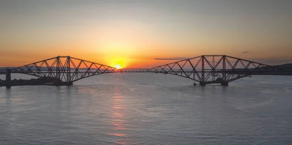 Vacker Bild Solnedgången Över Forth Bridge Edinburgh — Stockfoto