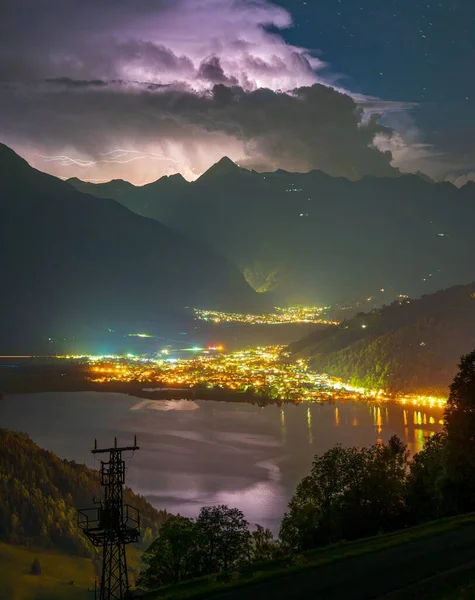 Eine Vertikale Aufnahme Von Zell See Österreich Bei Nacht Mit — Stockfoto