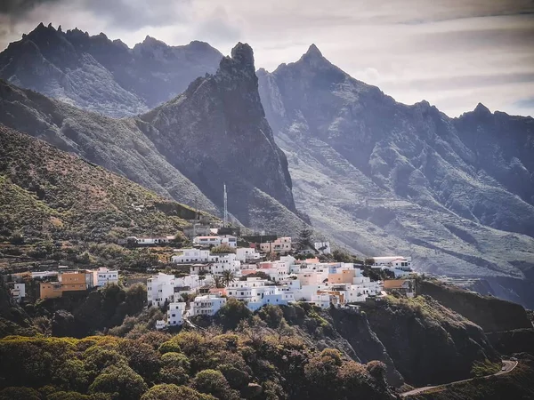 Aerial View Small White Town Embedded Mountains — Stock Photo, Image