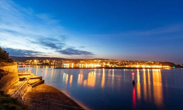 Una Hermosa Vista Nocturna Del Puerto Costero Teignmouth Desde Otro —  Fotos de Stock