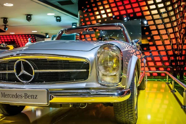 Zabytkowy Samochód Mercedes Benz Muzeum Paryżu Francja — Zdjęcie stockowe