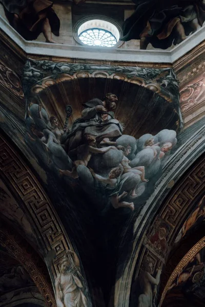 Een Verticaal Shot Van Een Religieuze Muurschildering Van Antonio Allegri — Stockfoto