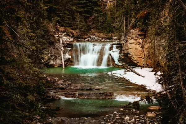 Uma Paisagem Natural Vista Uma Cachoeira Cênica Floresta — Fotografia de Stock