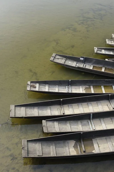 Foto Verticale Barche Pesca Tradizionali Alsaziane Alla Foce Del Fiume — Foto Stock