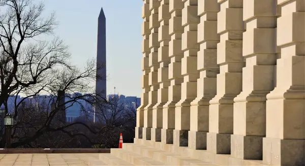 Kilátás Washington Emlékmű Egy Napsütéses Napon — Stock Fotó